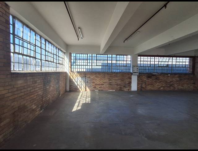 926M² WAREHOUSE TO LET IN BENROSE
